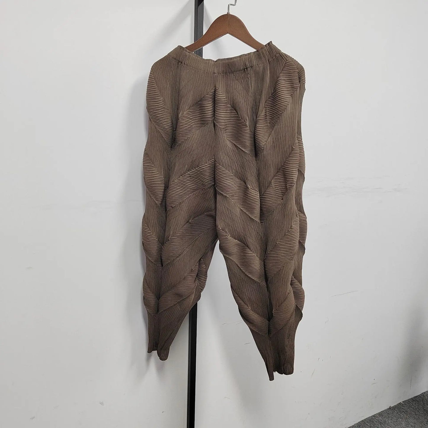 Miyake Pleated Pants Women Elastic Wiast 2023 New Summer Versatile Casual Pencil Trousers Solid Color Female Fashion  Pants